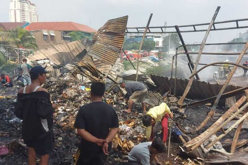 Kebakaran di Penjaringan, Puluhan Rumah dan Lapak Barang Bekas Ludes