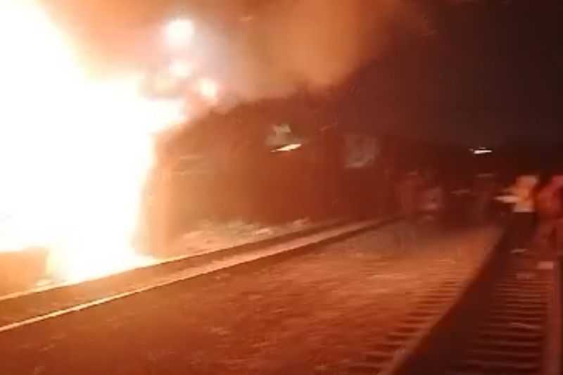 Kebakaran di Tanjung Priok Akibat Lemparan Bom Molotov dari Tawuran Warga