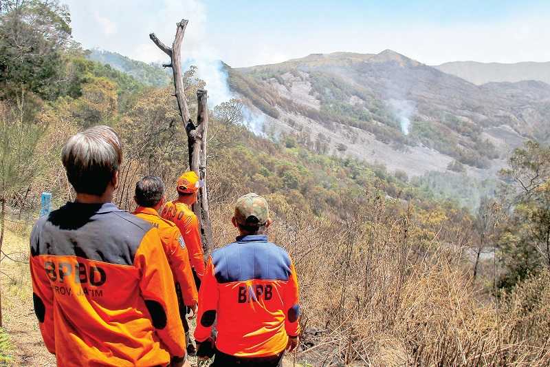 KEBAKARAN HUTAN DI BROMO KEMBALI MELUAS