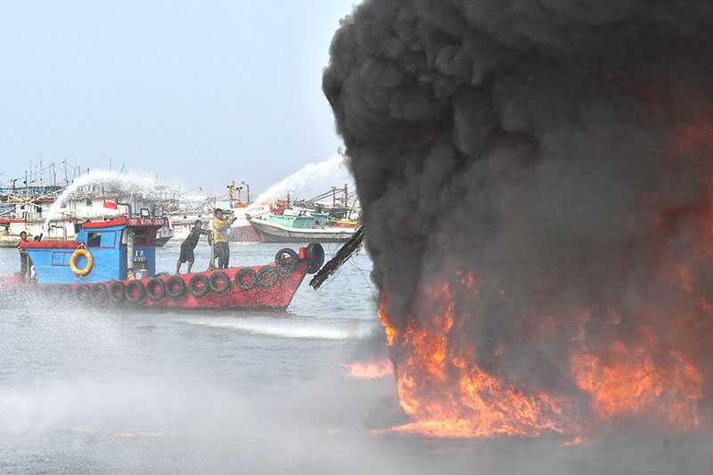 Kebakaran Kapal Muara Baru