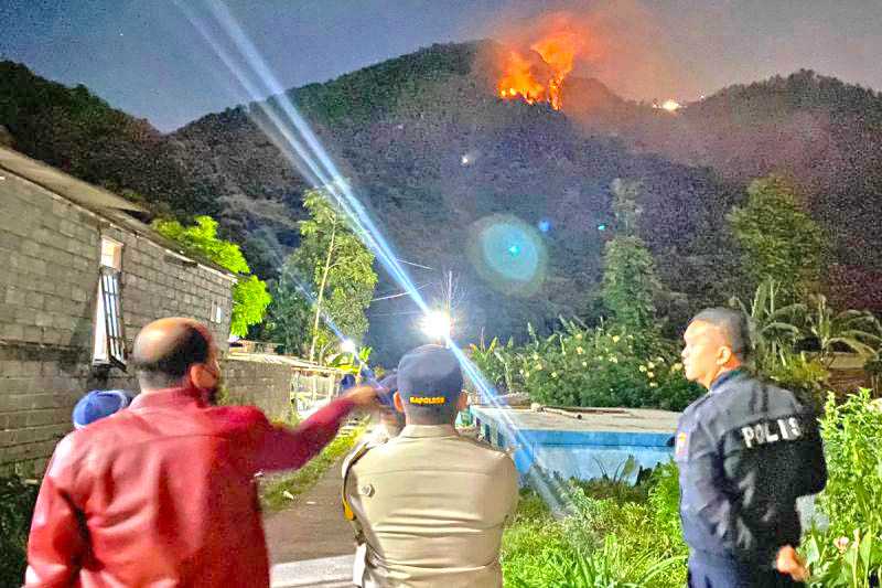 Kebakaran Lereng Gunung Telomoyo di Kabupaten Semarang Dipadamkan