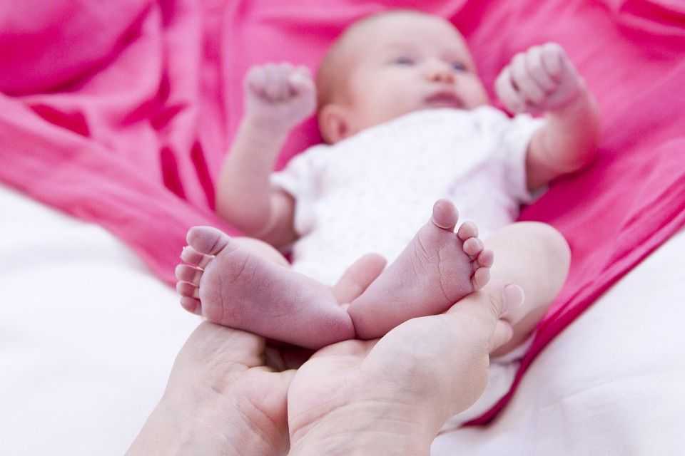 Kebiasaan Menjemur Bayi yang Alami Kuning, Dokter Anak: Tidak Perlu!