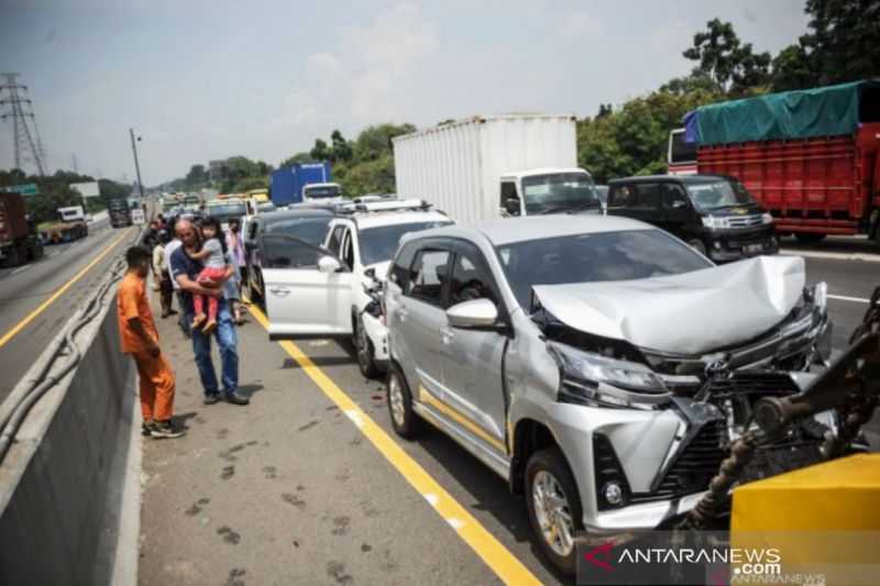 Kecelakaan Beruntun Libatkan 11 Kendaraan di Tol Jakarta-Cikampek, Ini Penyebabnya