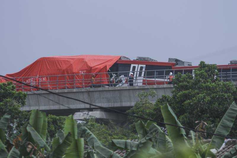 Kecelakaan LRT dan Trans Jakarta