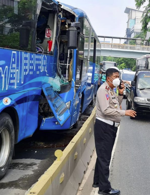 Kecelakaan Transjakarta Yang Menyebabkan 3 Orang Tewas Disebabkan Supir Mengantuk