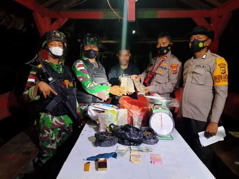 Kejelian Anggota Pasukan Pengamanan Perbatasan RI-PNG dan Dinas Bea Cukai, Digagalkan Penyeludupan 800 Gram Ganja Kering