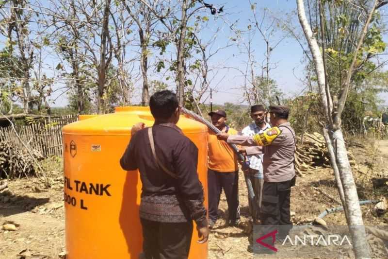 Kekeringan, Pemkab-Polres Pamekasan Distribusikan Air Bersih ke Sejumlah Desa