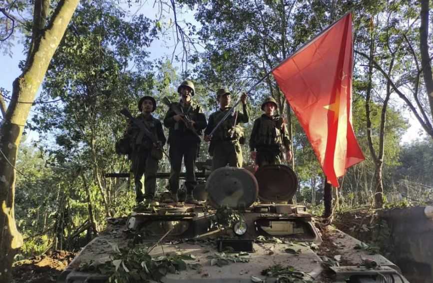 Kelompok Etnis Bersenjata Myanmar Klaim Kuasai Kota Penting di Utara