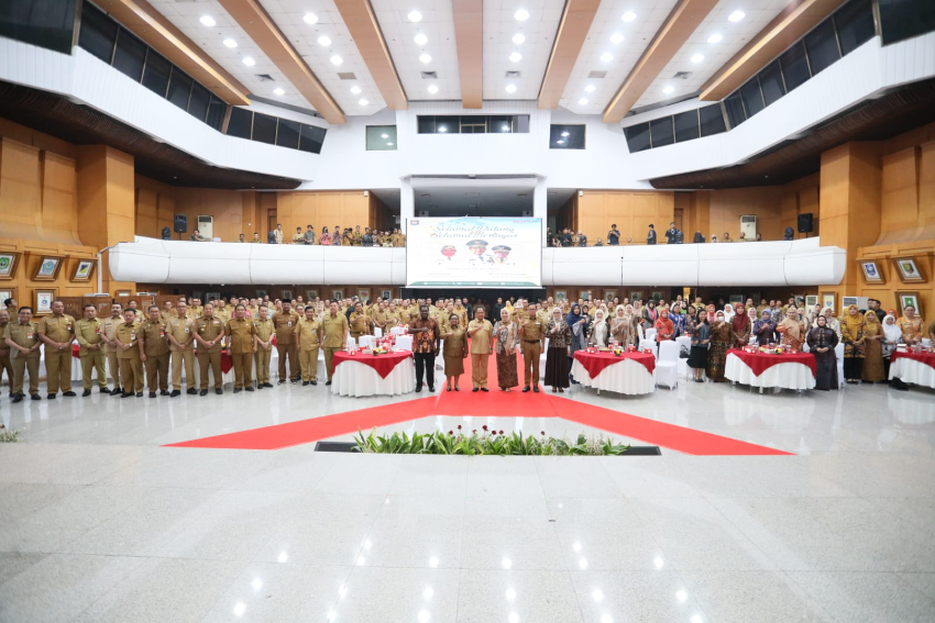 Keluarga Besar Kemendagri Sambut Mendagri dan Wamendagri Ribka Haluk dan Bima Arya