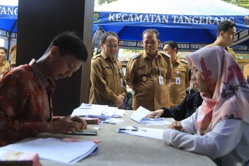 Keluarga Penerima Manfaat Terima Bantuan