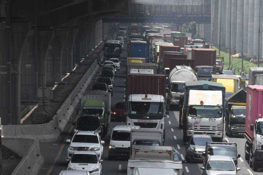 Kemacetan Tol Jakarta-Cikampek - Koran-Jakarta.com