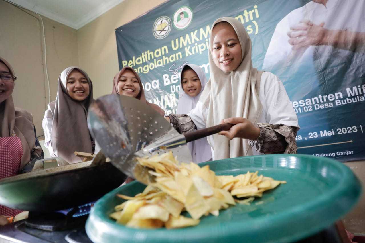 Kembangkan UMKM Santri, SDG Jabar Gelar Pelatihan Mengolah Keripik Talas di Bogor 3