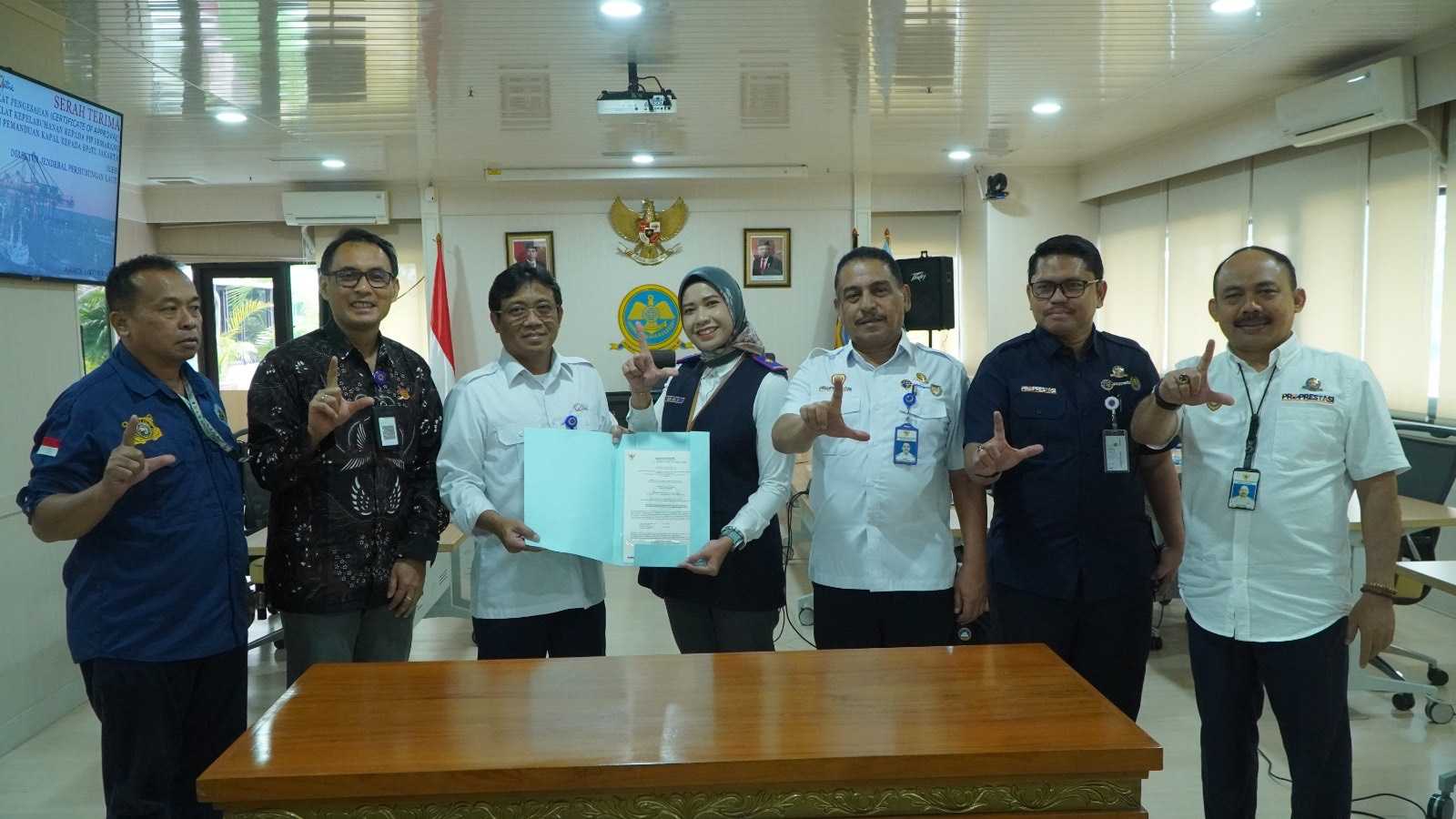 Kemenhub Berikan Sertifikat COA ke PIP Semarang dan BP2TL