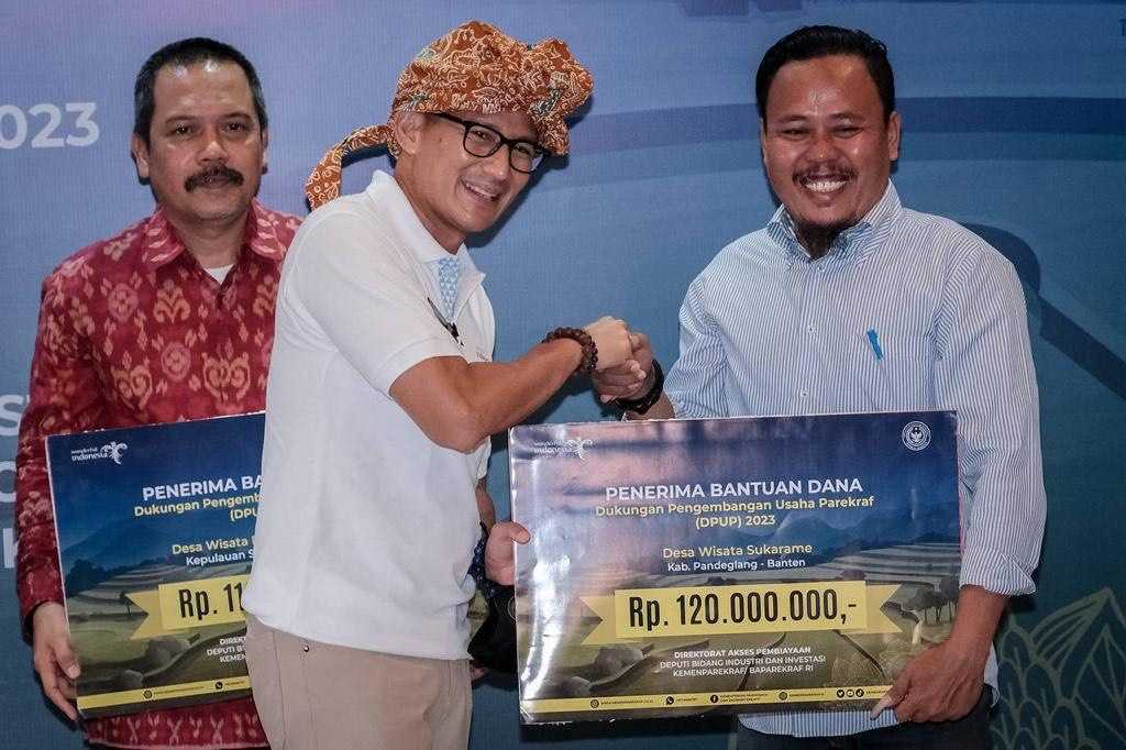 Kemenparekraf Serahkan Bantuan DPUP ke Tiga Desa Wisata di Banten dan Jakarta 