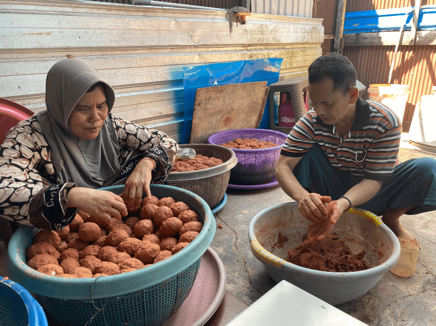 Kemensos Fasilitasi Penyandang Disabilitas Netra Banjarbaru Kembangkan Usaha Telur Asin Herbal