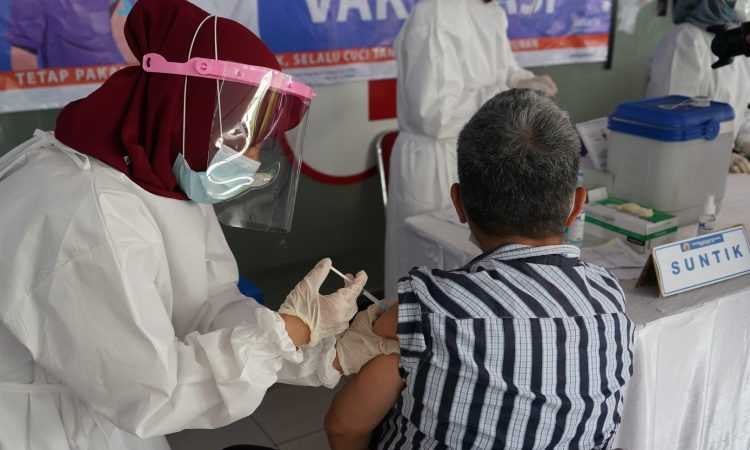 Kementerian Kesehatan Targetkan 70 Persen Penduduk RI Sudah Dapatkan Vaksinasi Covid-19 Lengkap Akhir Mei Mendatang, Siap Menuju Endemi?