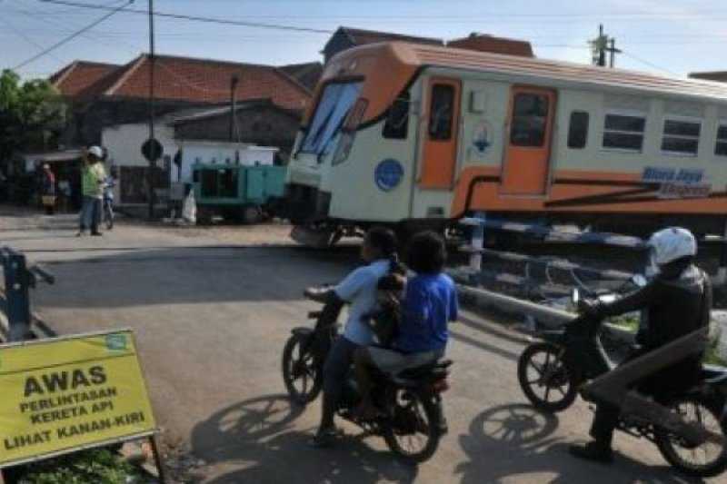 Kenapa Kecelakaan Seperti Ini Terus Terjadi, KA Banyubiru Tertabrak Mobil di Perlintasan Tanpa Penjaga