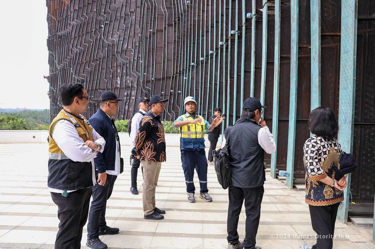 Kepala Kantor Komunikasi Kepresidenan dan Tim Tinjau Keberlanjutan Pembangunan IKN