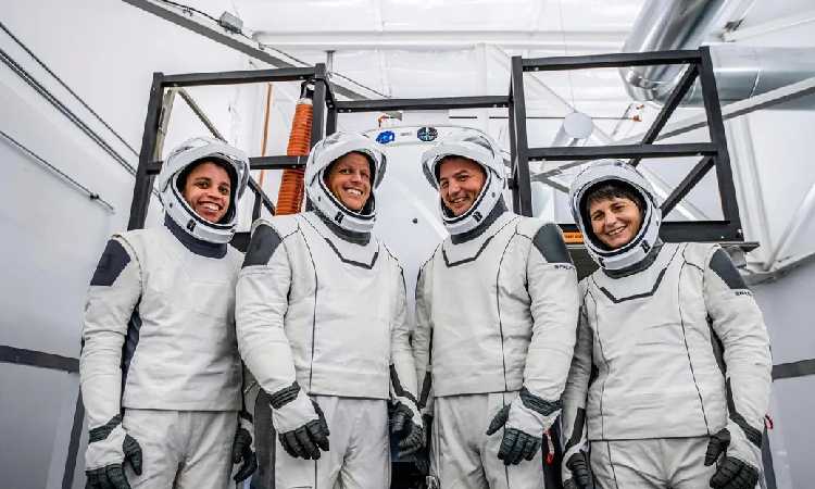 Keren! Astronot Crew-4 SpaceX Pecahkan Rekor Tiba di Stasiun Luar Angkasa Internasional Tercepat, Segini Catatan Waktunya
