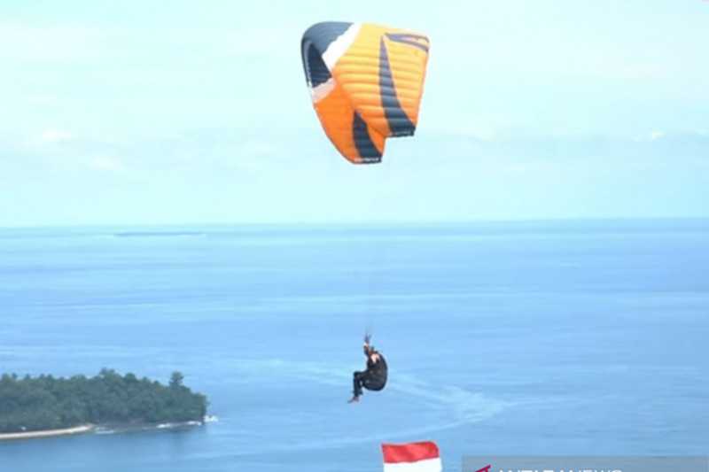 Keren Banget Cara Tim Ini Peringati HUT Kemerdekaan RI, Kibarkan Bendera di Udara