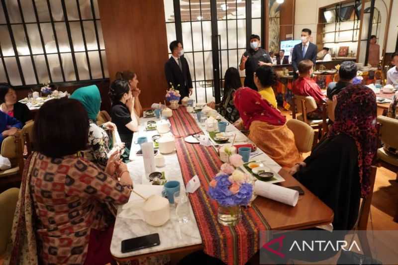 Keren Diplomasi Pertahanan Model Ini, Atase Militer 12 Negara Kumpul di Beijing Nikmati Kuliner Bali