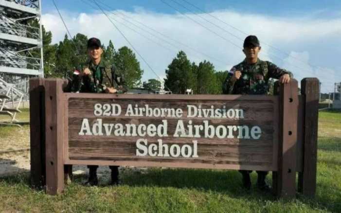 Keren, Dua Letnan dari Yonif Raider 323 Kostrad Ikuti Latihan Airborne di Amerika Serikat