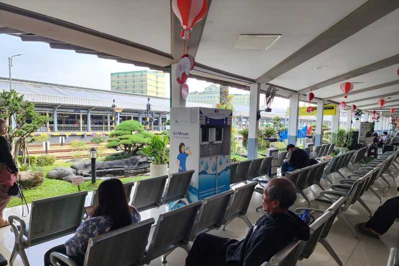 Keren, KAI Bandung Sediakan Water Station Kurangi Penggunaan Botol Plastik