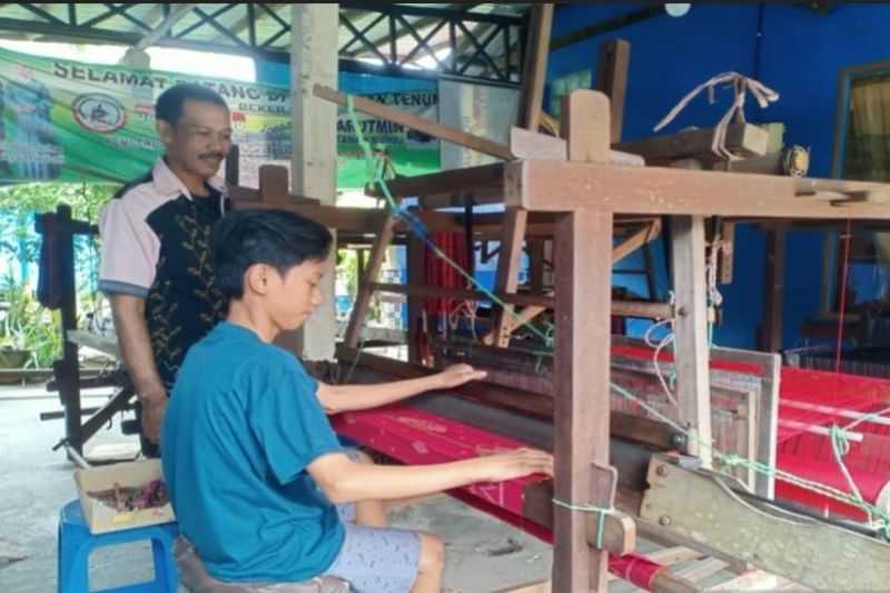 Keren! Kain Tenun Pagatan Kalsel Tembus Pasar Dunia