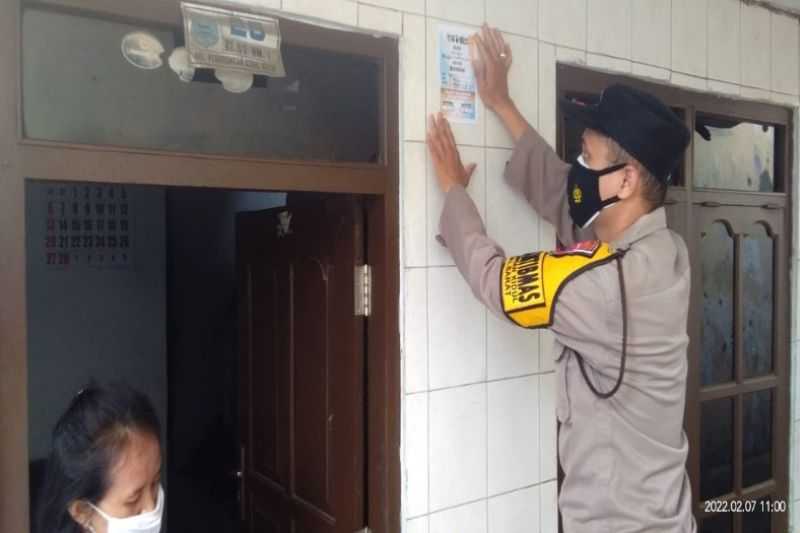 Keren Kebijakan Ini, Polres Tegal Kota Tempel Stiker Rumah Warga Terpapar Covid-19