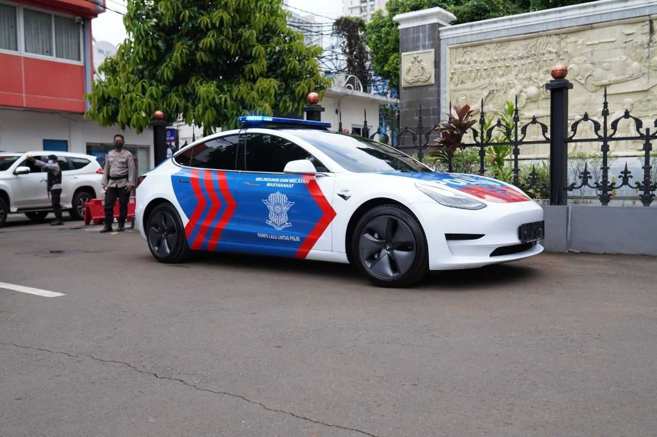 Keren, Korlantas Polri Gunakan Mobil Listrik Tesla untuk Patroli