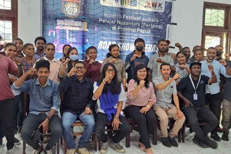 Keren! Mahasiswa Uncen Jayapura Belajar Menulis Feature dan Literal Digital