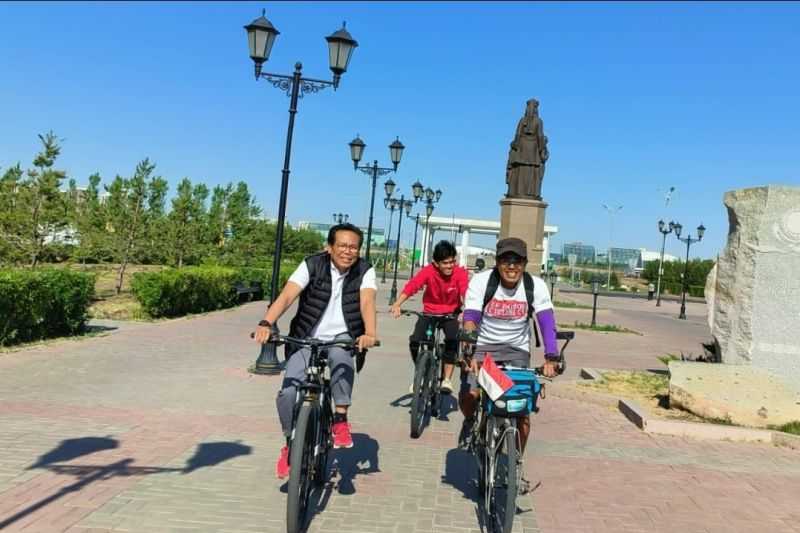 Keren Membanggakan, Pesepeda Indonesia Pengeliling Dunia Sudah Sampai di Kazakhstan