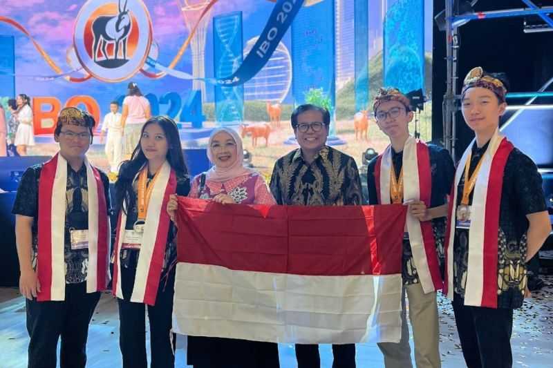 Keren Membanggakan, Tiga Siswa Indonesia Raih Medali Perak Dalam Lomba Biologi Sedunia