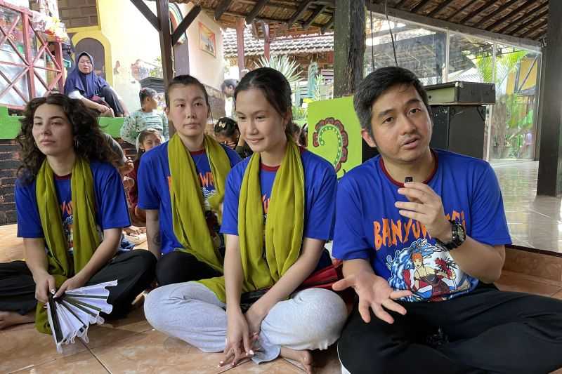 Keren, Pemuda Mancanegara Belajar Adat Kebiasaan Indonesia Lewat Program BSBI