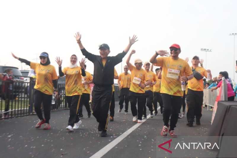 Keren, Ribuan Warga Meriahkan Maraton Bekasi Sunset Run HUT RI dan Bekasi