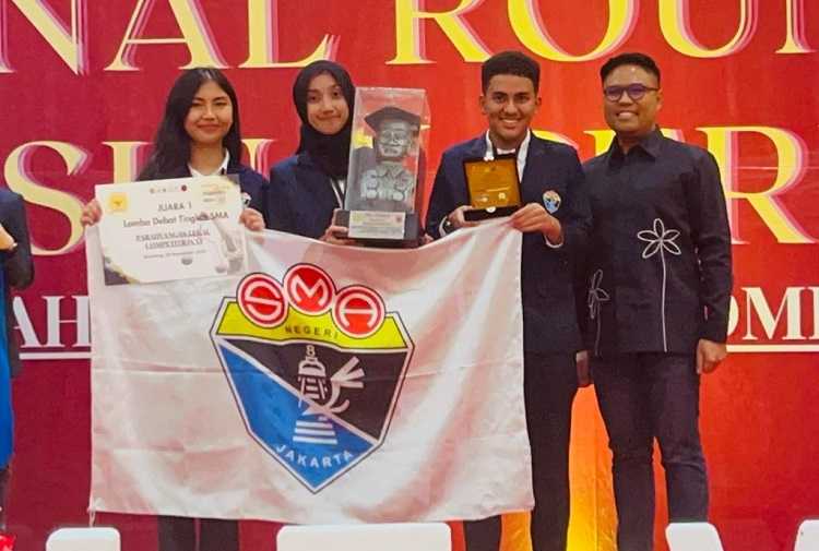 Keren, SMAN 8 Jakarta Sabet Juara I Parahyangan Legal Competition VI