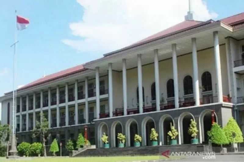 Keren, UGM di Peringkat 100 Kampus Terbaik Dunia Versi Times Higher Education