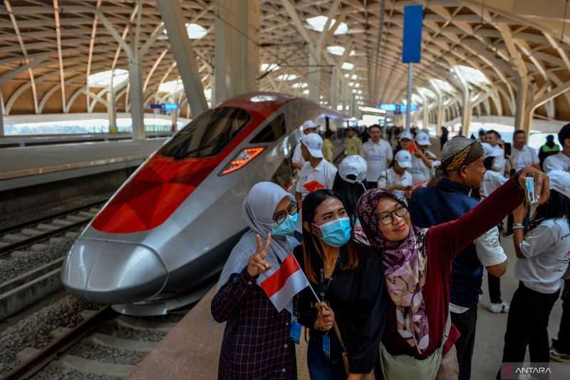 Kereta Cepat Jakarta-Bandung Diberi Nama Whoosh, Apa Maknanya?
