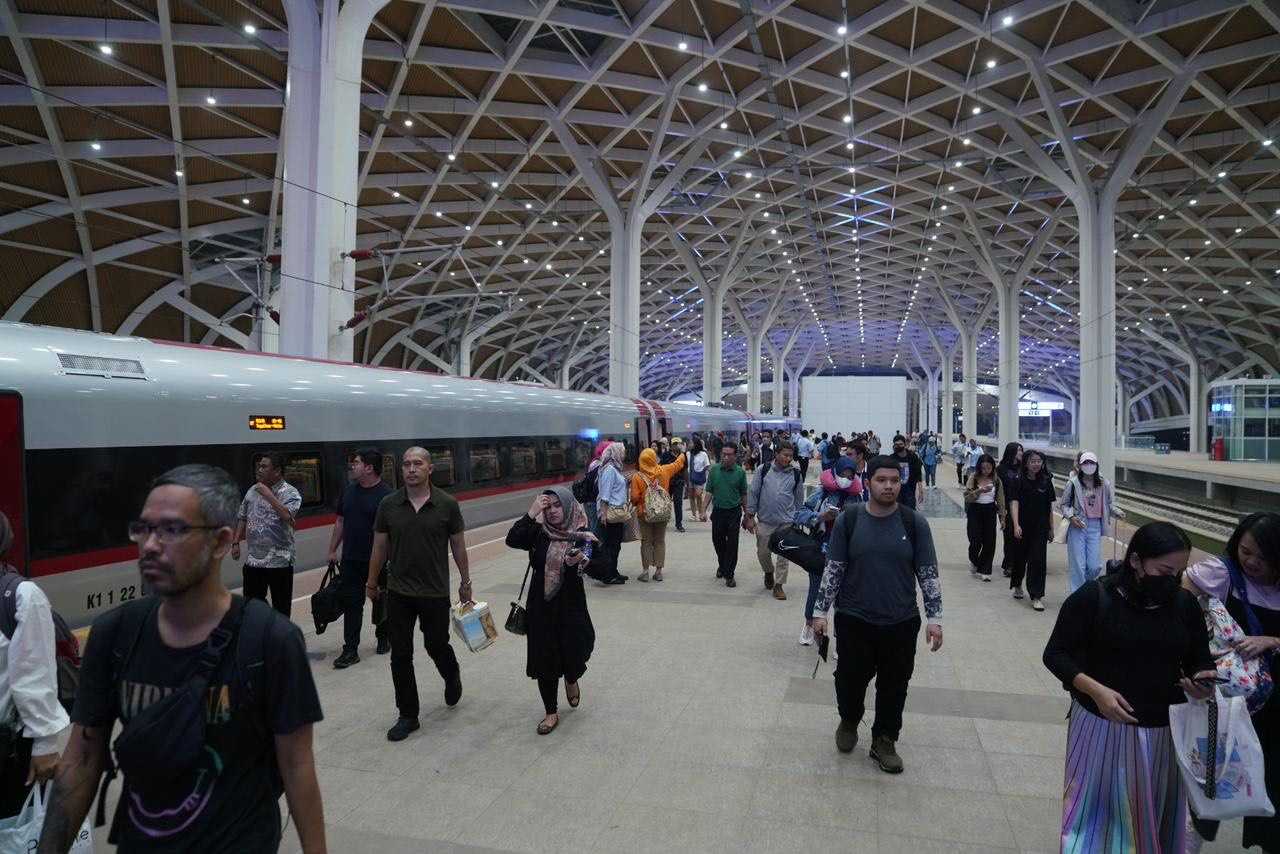 Kereta Cepat Whoosh Dukung Peningkatan Pariwisata di Bandung 