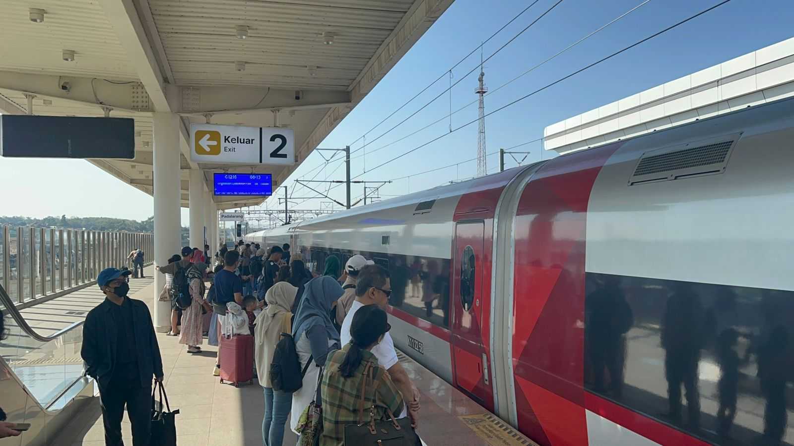 Kereta Cepat Whoosh Layani 5,8 Juta Penumpang