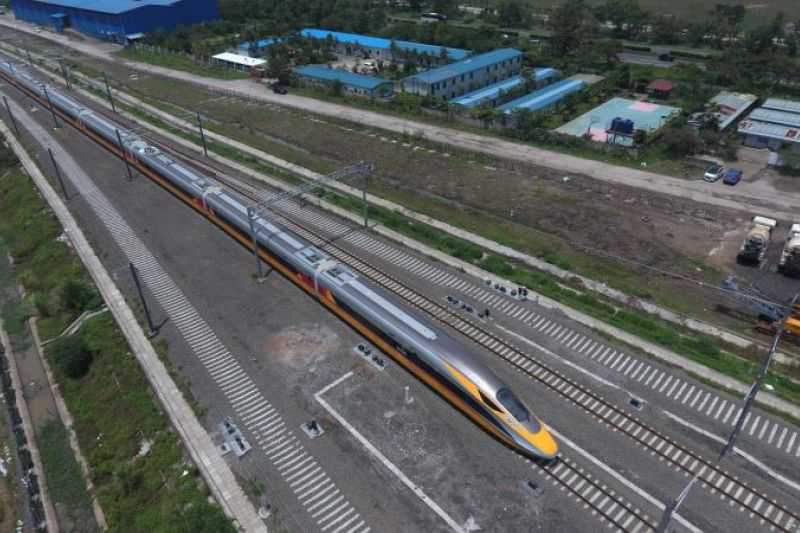 Kereta Inspeksi Perdana Jajal Rel Kereta Cepat Jakarta Bandung