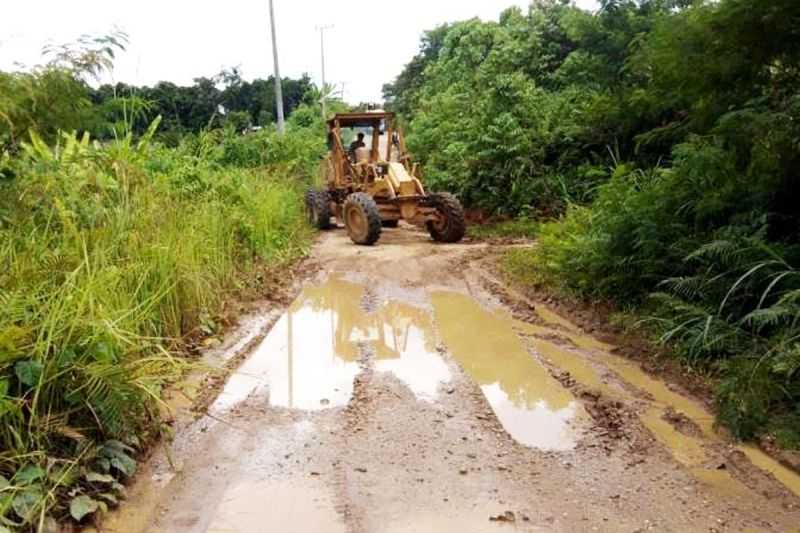 Kerja Keras, Dinas PUPR Barito Utara Lanjutkan Penanganan Jalan Rusak
