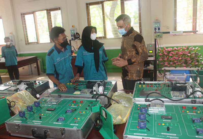 kerjasama Pemerintah Indonesia - Perancis bersama Schneider Electric dalam pengembangan Pendidikan vokasi di Indonesia 4