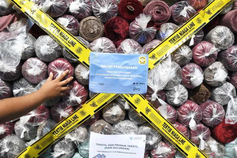 Kerugian Negara Akibat Impor Tekstil Ilegal Ditaksir Rp6,2 Triliun