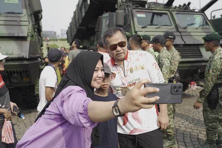 Keseruan Matra Fair Hari Kedua: Kasad Ikuti Panglima TNI 'Fun Run' hingga Swafoto Bareng Warga