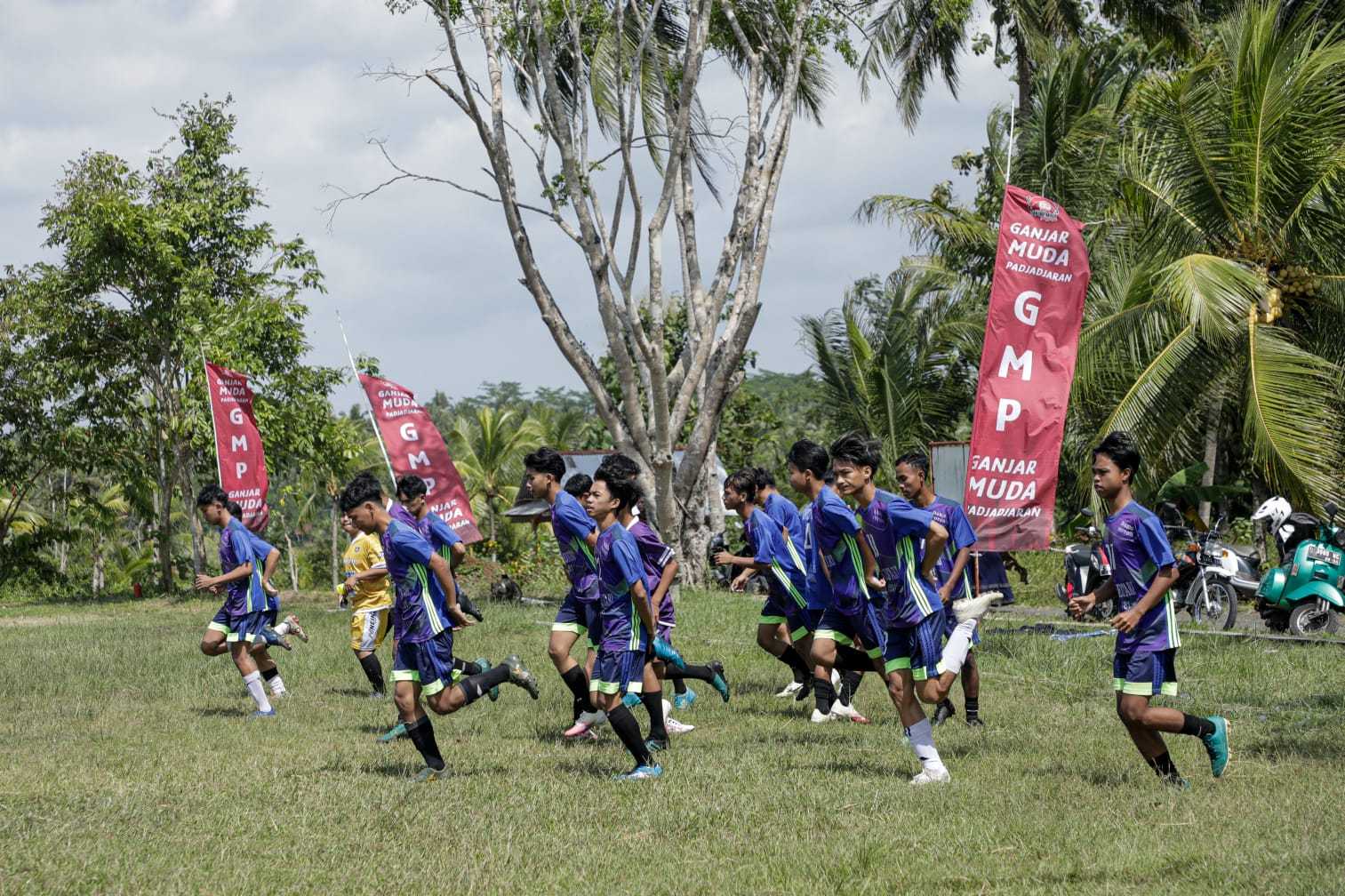 Keseruan Santri Pangandaran Ikut Turnamen Bola U-20 yang Dihelat Ganjar Muda Padjajaran 3