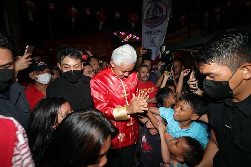 Ketika Ganjar Pakai Baju Changsan, Sebut Peran Gus Dur dalam Perayaan Imlek