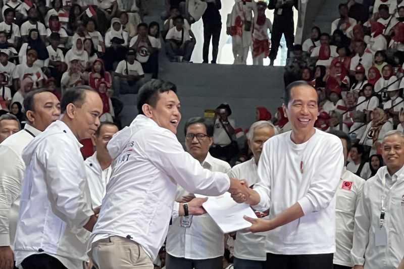 Ketua Panitia Musra Serahkan Nama Capres dan Cawapres ke Jokowi