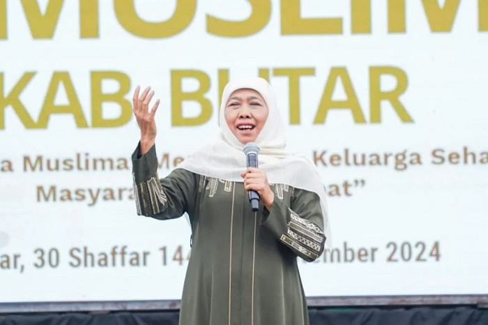 Khofifah Ajak Masyarakat Tingkatkan Minat Baca dari Sumber Akurat