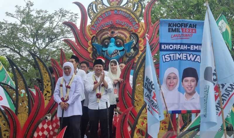 Khofifah-Emil Daftar ke KPU Jatim dengan Diarak Kirab Budaya